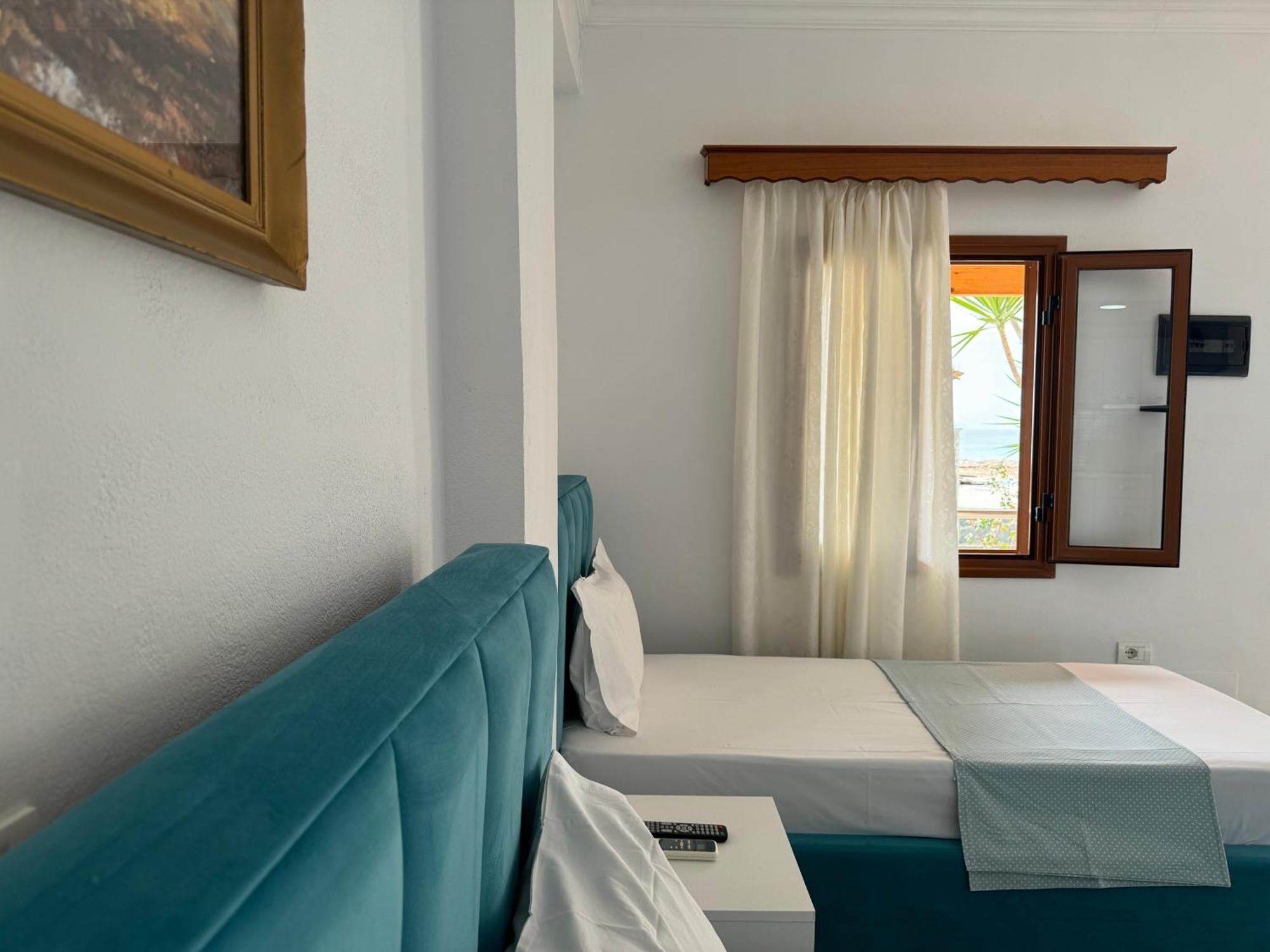 Ionian View B&B Himarë Oda fotoğraf