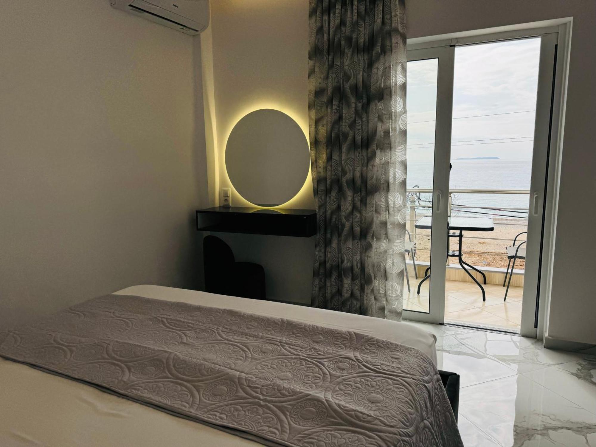 Ionian View B&B Himarë Oda fotoğraf